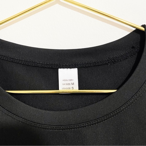 Neleus Crop Top - Picture 3 of 4